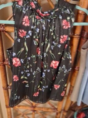 White House Black Market Black Floral Ruffle-Neck Sleeveless Top